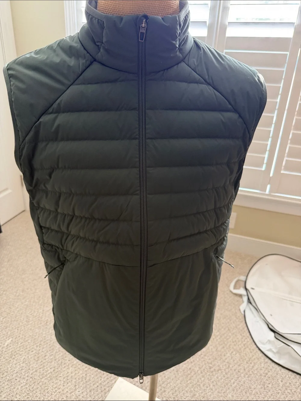 Lululemon insulated loft vest, green, Large, EUC